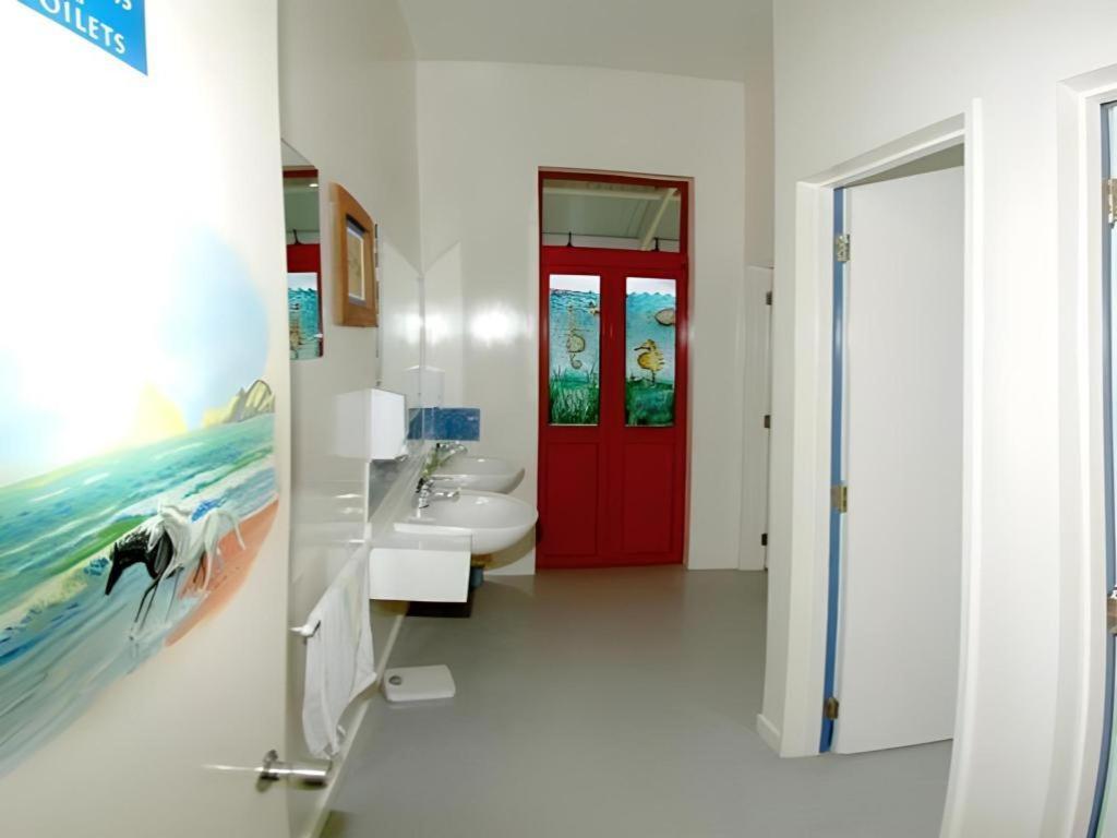 Stables Lodge Backpackers Нейпиър Екстериор снимка