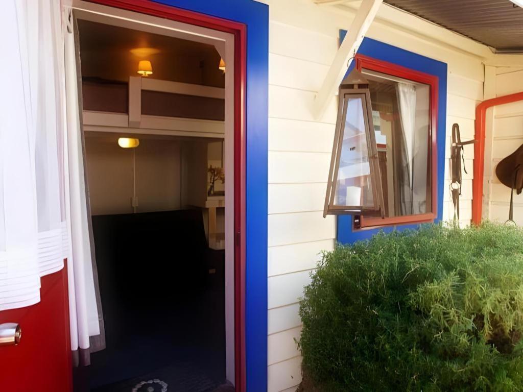 Stables Lodge Backpackers Нейпиър Екстериор снимка