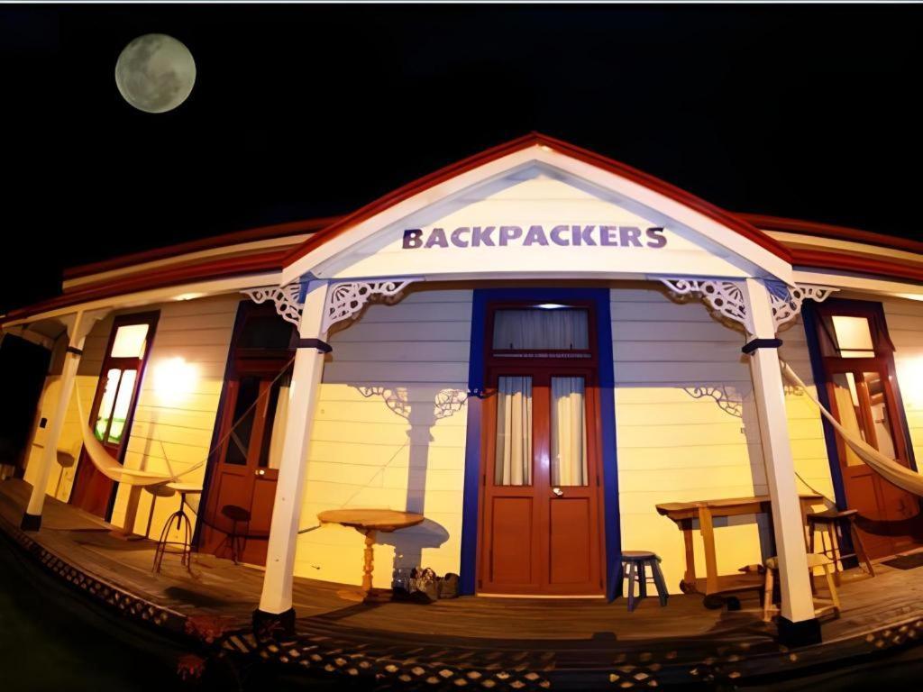 Stables Lodge Backpackers Нейпиър Екстериор снимка