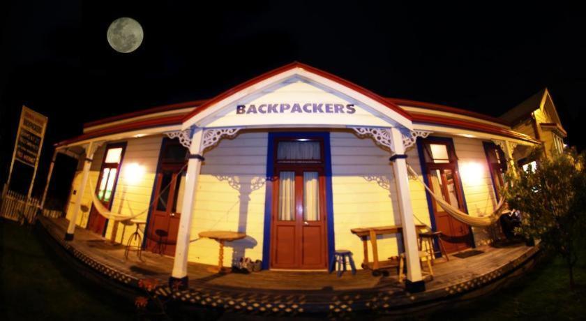 Stables Lodge Backpackers Нейпиър Екстериор снимка