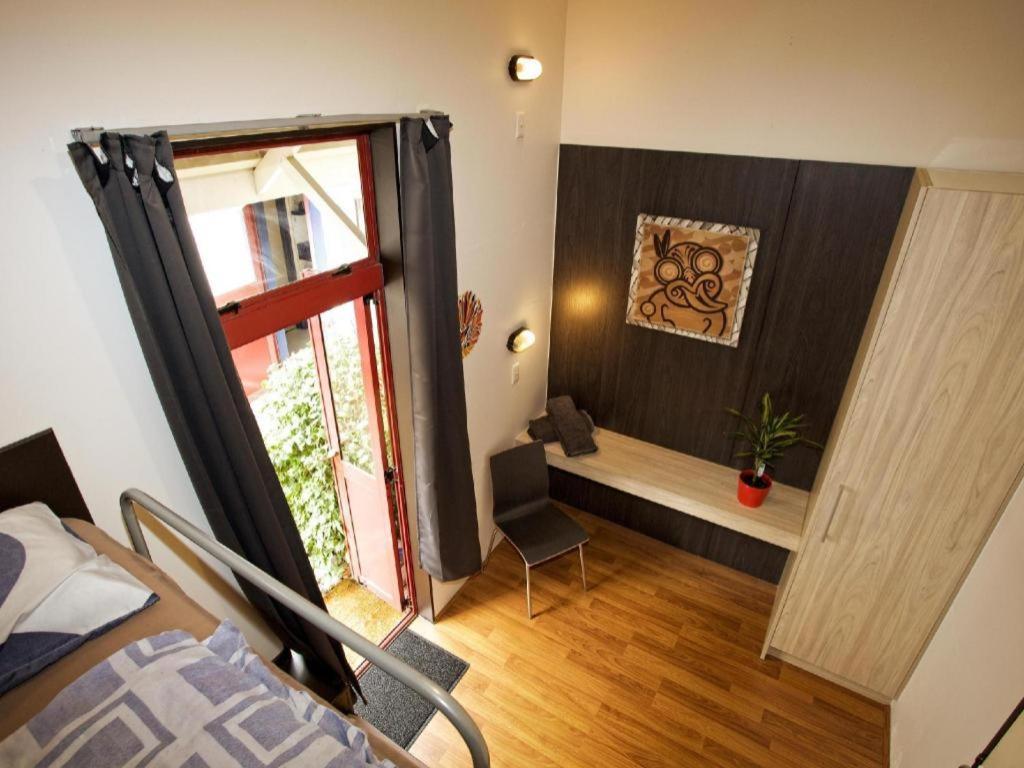 Stables Lodge Backpackers Нейпиър Екстериор снимка