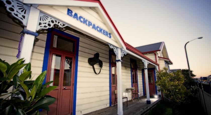 Stables Lodge Backpackers Нейпиър Екстериор снимка