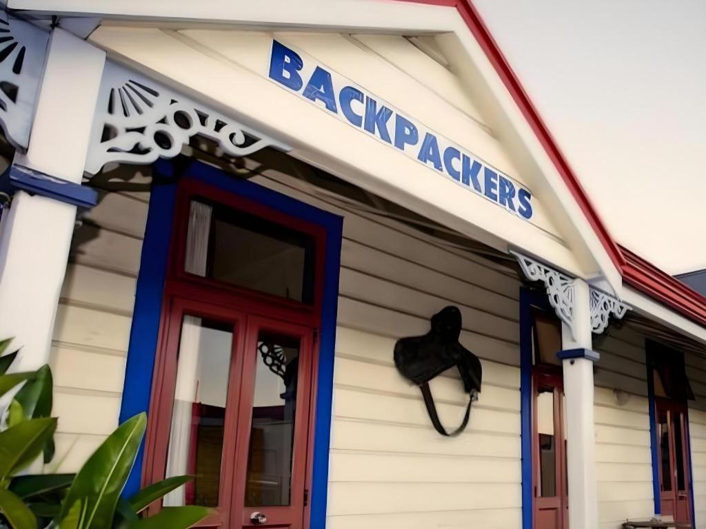 Stables Lodge Backpackers Нейпиър Екстериор снимка