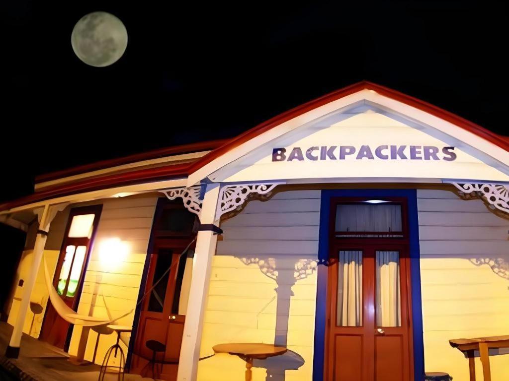 Stables Lodge Backpackers Нейпиър Екстериор снимка