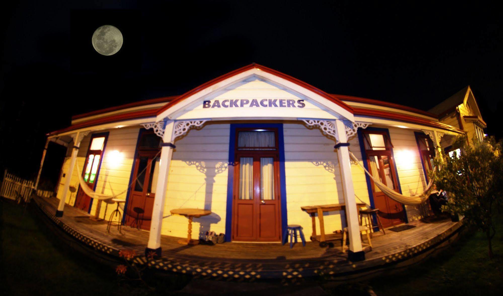 Stables Lodge Backpackers Нейпиър Екстериор снимка
